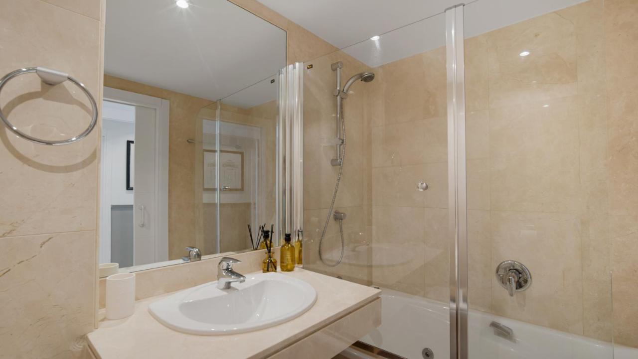 Beach-Line Apartment With 3 Bedrooms In Estepona Exteriér fotografie