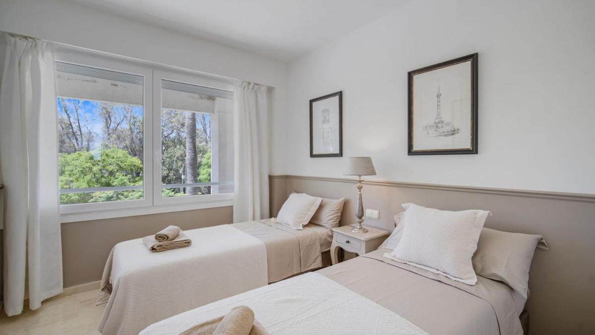 Beach-Line Apartment With 3 Bedrooms In Estepona Exteriér fotografie